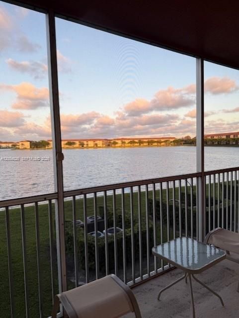 Active With Contract: $1,650 (1 beds, 1 baths, 702 Square Feet)