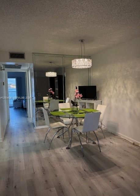 Active With Contract: $1,650 (1 beds, 1 baths, 702 Square Feet)