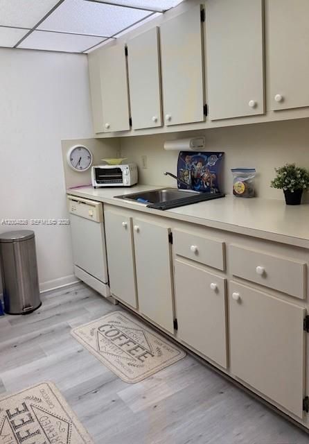 Active With Contract: $1,650 (1 beds, 1 baths, 702 Square Feet)