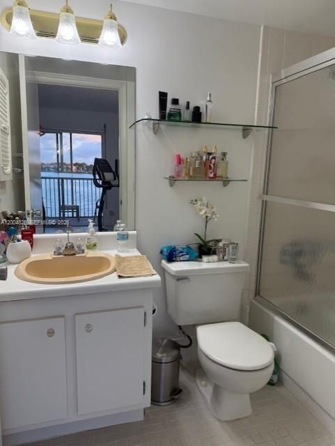 Active With Contract: $1,650 (1 beds, 1 baths, 702 Square Feet)