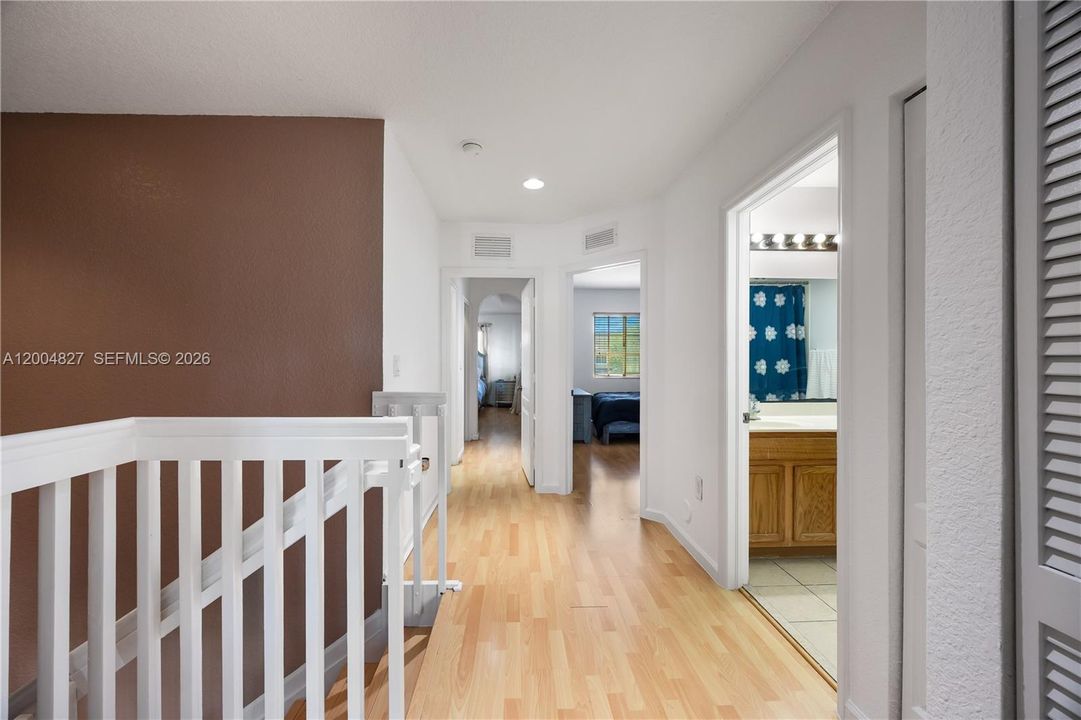 En Venta: $320,000 (4 camas, 2 baños, 1850 Pies cuadrados)