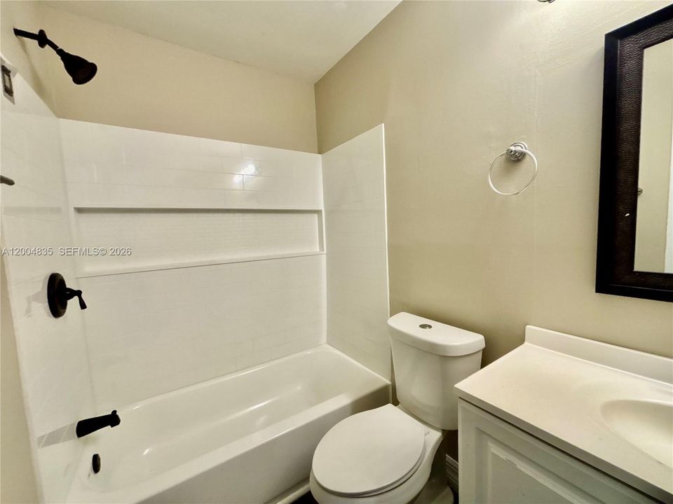 Activo con contrato: $1,550 (2 camas, 1 baños, 908 Pies cuadrados)