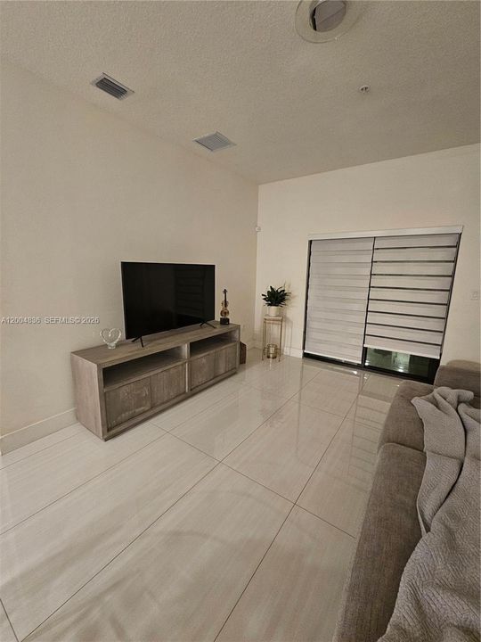 For Sale: $465,000 (2 beds, 2 baths, 1124 Square Feet)