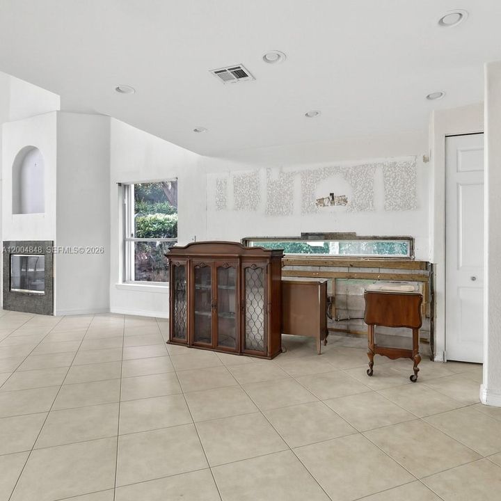 Active With Contract: $1,500,000 (6 beds, 4 baths, 4779 Square Feet)