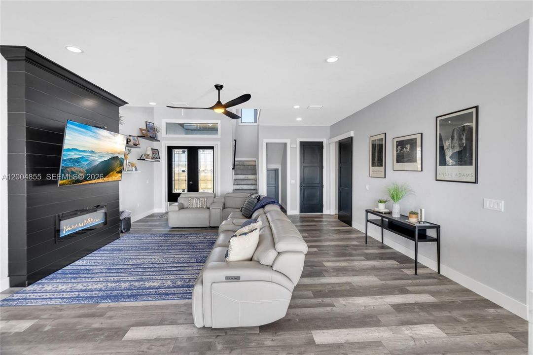 For Sale: $1,590,000 (3 beds, 4 baths, 3784 Square Feet)