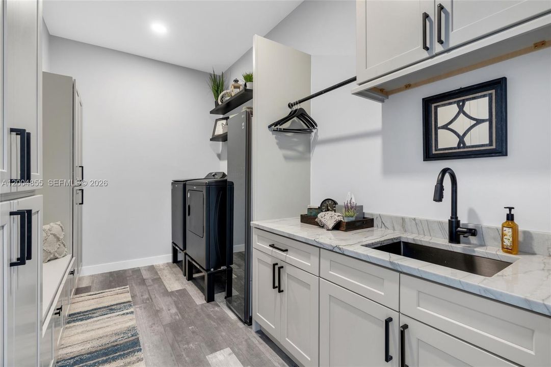 For Sale: $1,590,000 (3 beds, 4 baths, 3784 Square Feet)