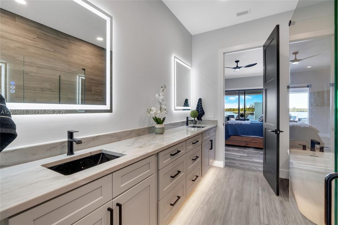For Sale: $1,590,000 (3 beds, 4 baths, 3784 Square Feet)