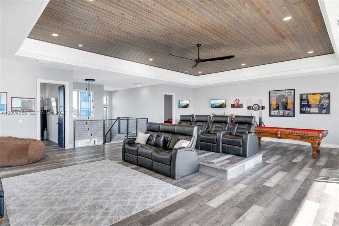 For Sale: $1,590,000 (3 beds, 4 baths, 3784 Square Feet)