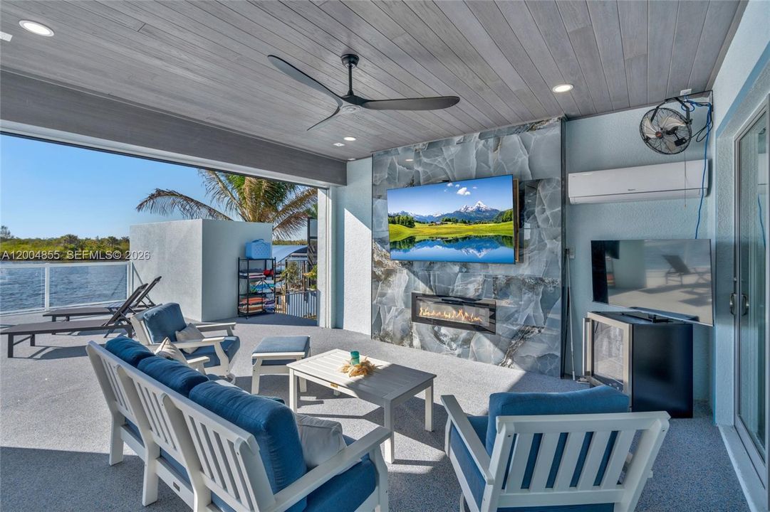 For Sale: $1,590,000 (3 beds, 4 baths, 3784 Square Feet)