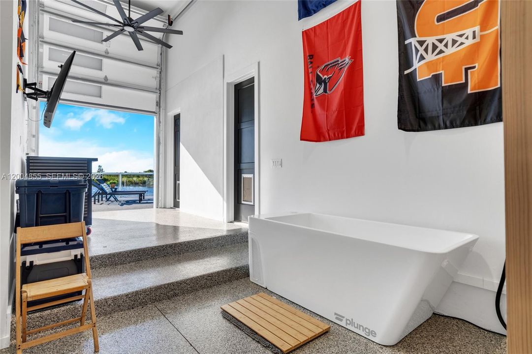 For Sale: $1,590,000 (3 beds, 4 baths, 3784 Square Feet)