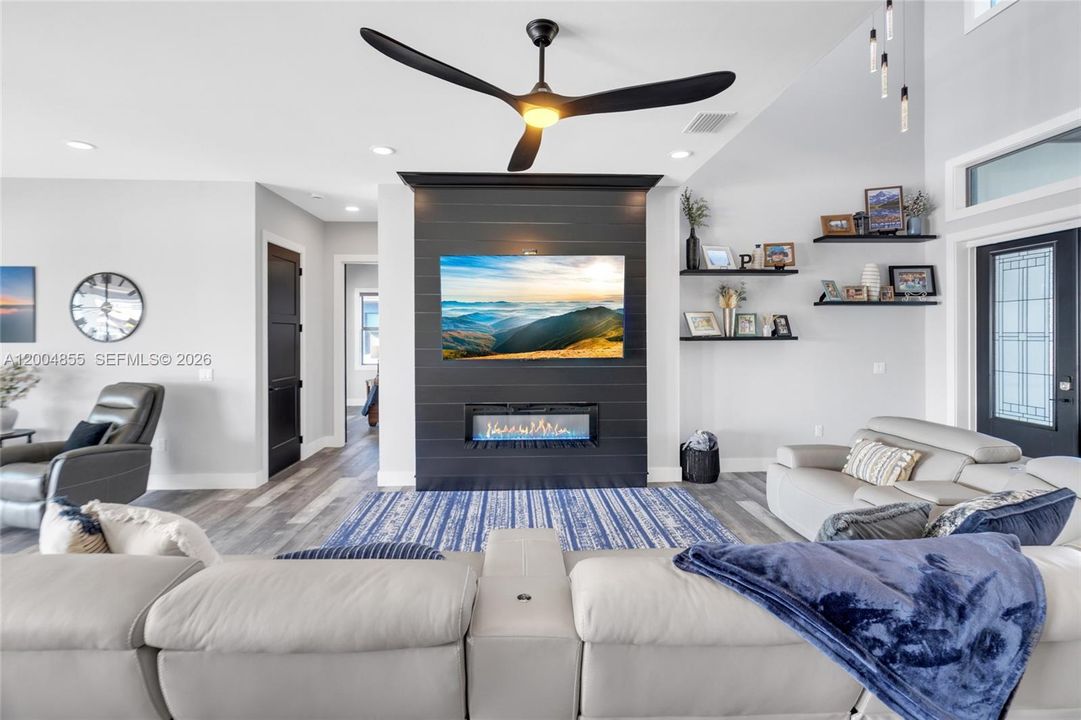 For Sale: $1,590,000 (3 beds, 4 baths, 3784 Square Feet)