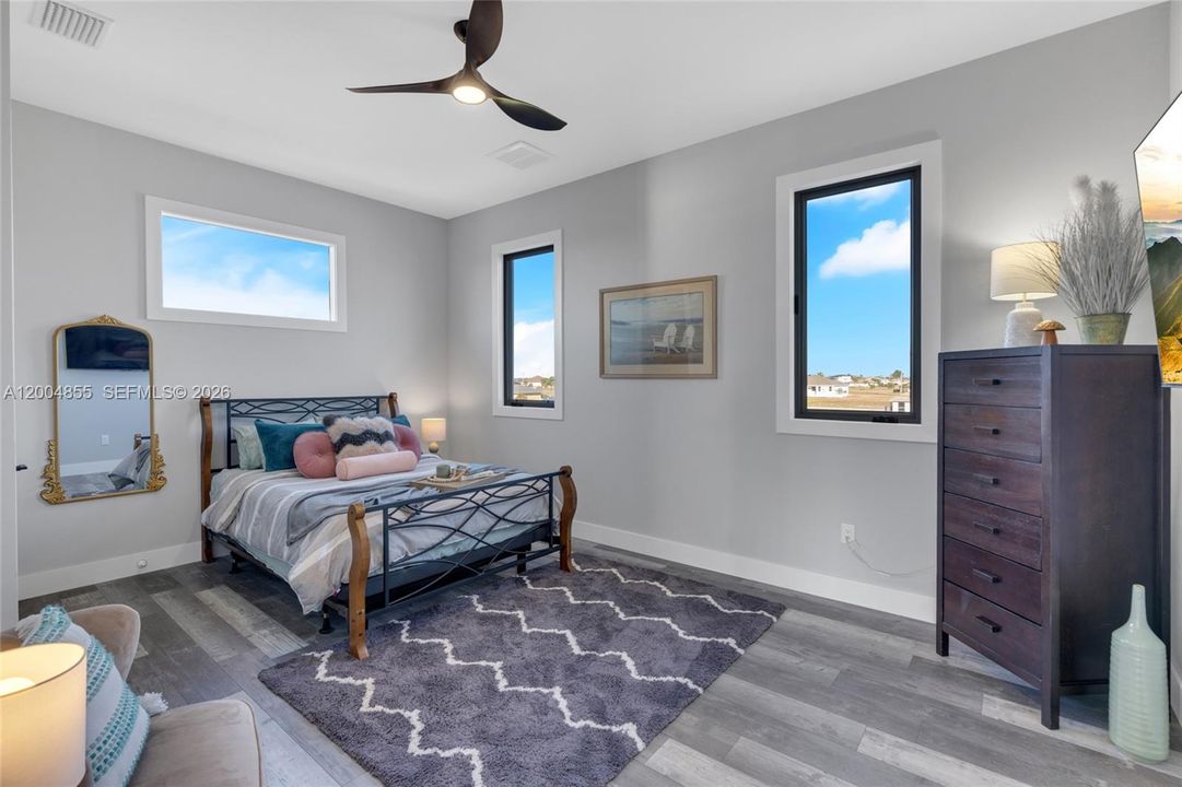 For Sale: $1,590,000 (3 beds, 4 baths, 3784 Square Feet)