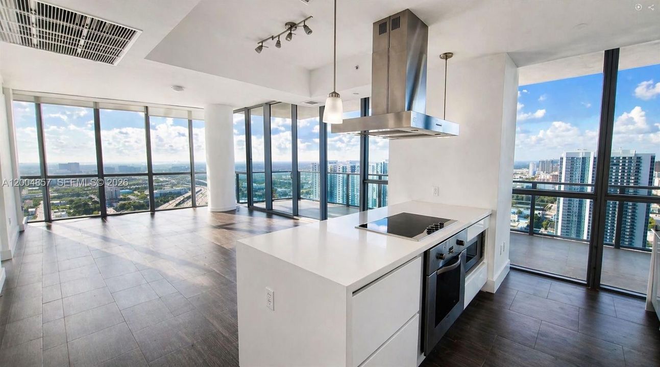 For Sale: $1,200,000 (2 beds, 2 baths, 1647 Square Feet)