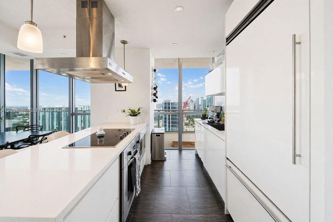 For Sale: $1,200,000 (2 beds, 2 baths, 1647 Square Feet)