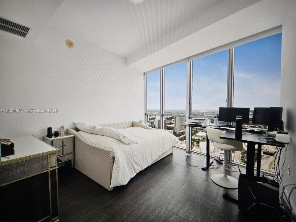 For Sale: $1,200,000 (2 beds, 2 baths, 1647 Square Feet)