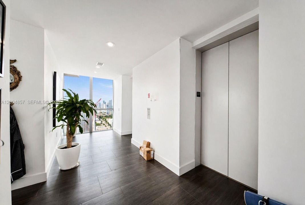 For Sale: $1,200,000 (2 beds, 2 baths, 1647 Square Feet)