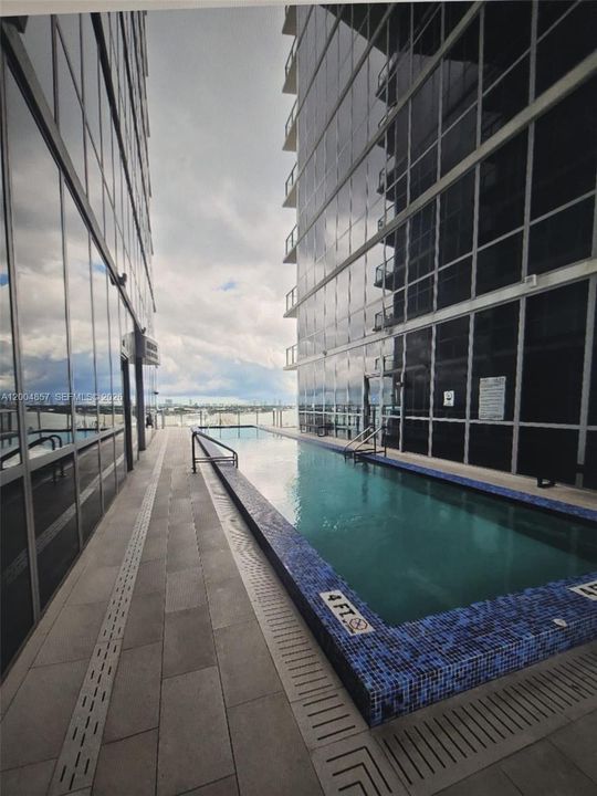 For Sale: $1,200,000 (2 beds, 2 baths, 1647 Square Feet)