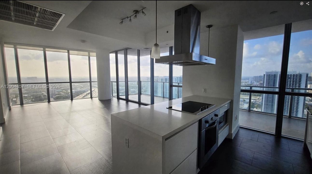 For Sale: $1,200,000 (2 beds, 2 baths, 1647 Square Feet)