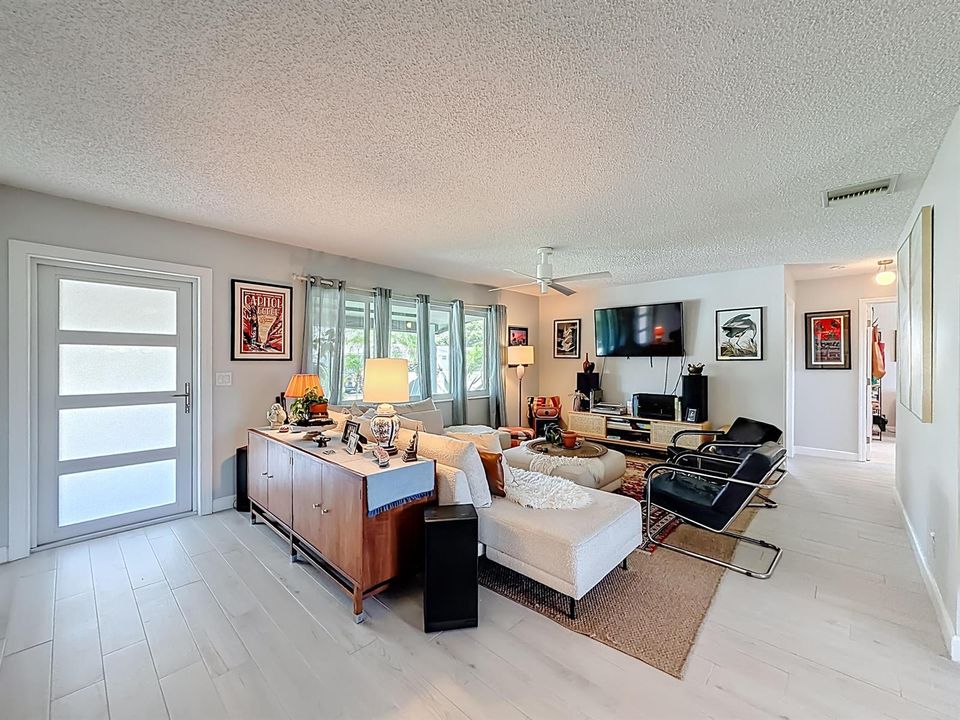6 SE 10th Court-19