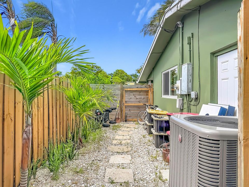 6 SE 10th Court-73