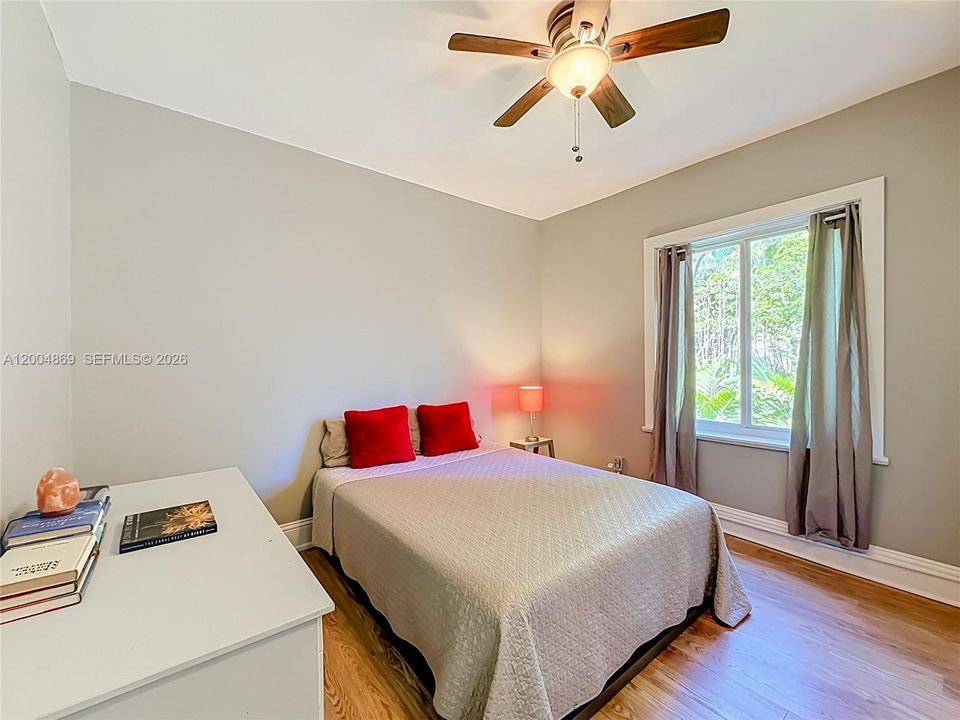 Bedroom 3 (Middle)
