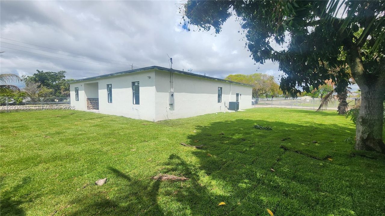 For Sale: $725,000 (4 beds, 3 baths, 2100 Square Feet)