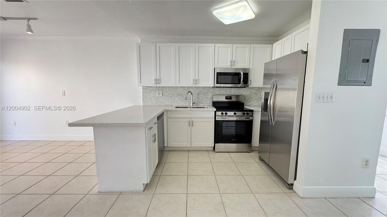 Active With Contract: $3,450 (3 beds, 3 baths, 1446 Square Feet)