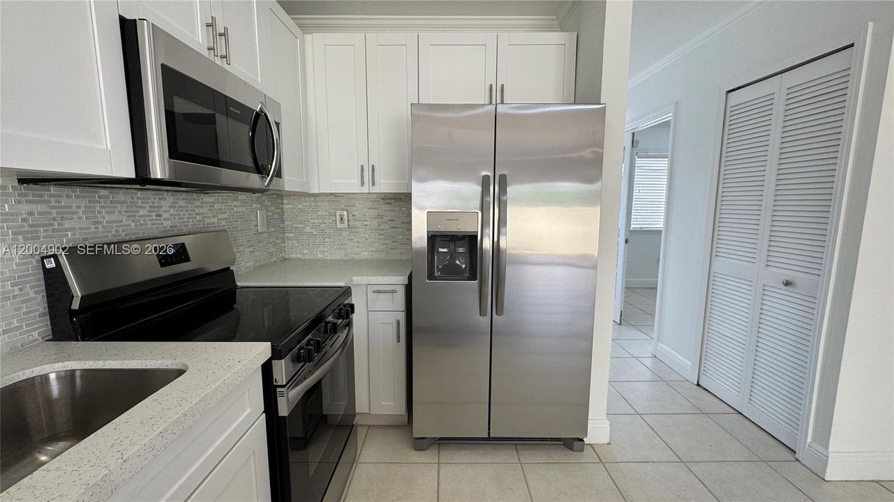 Active With Contract: $3,450 (3 beds, 3 baths, 1446 Square Feet)