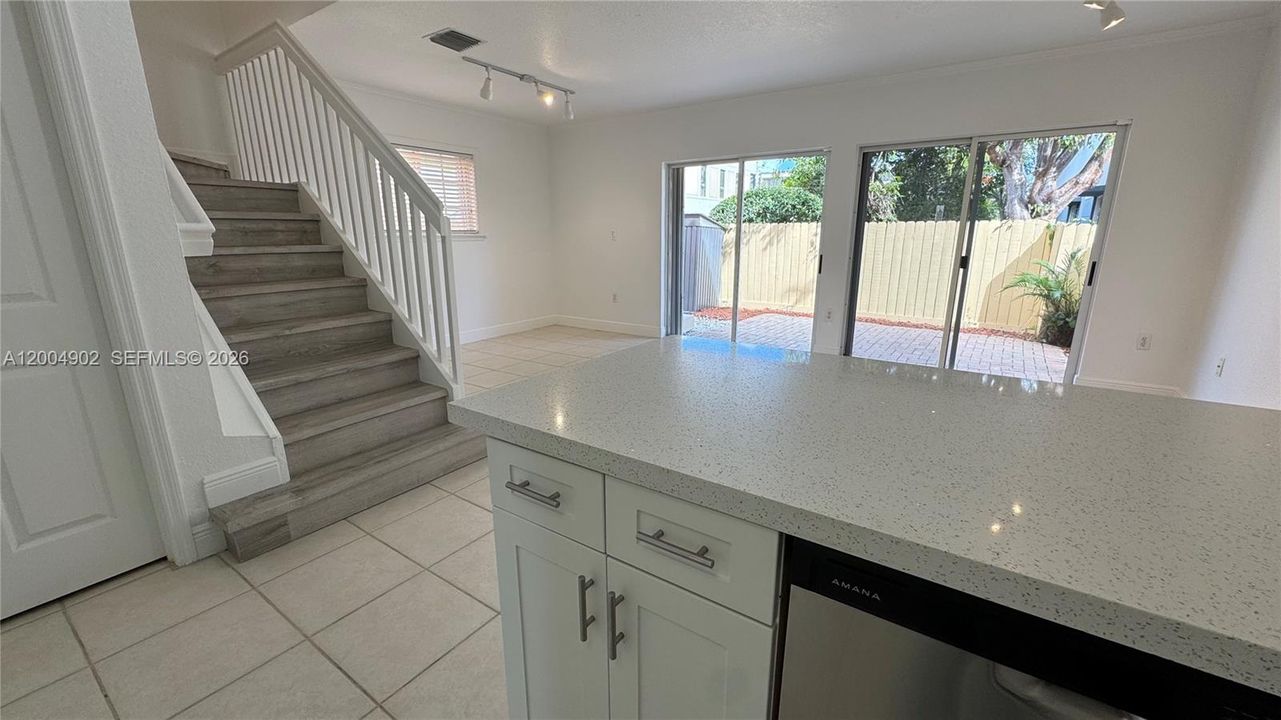 Active With Contract: $3,450 (3 beds, 3 baths, 1446 Square Feet)