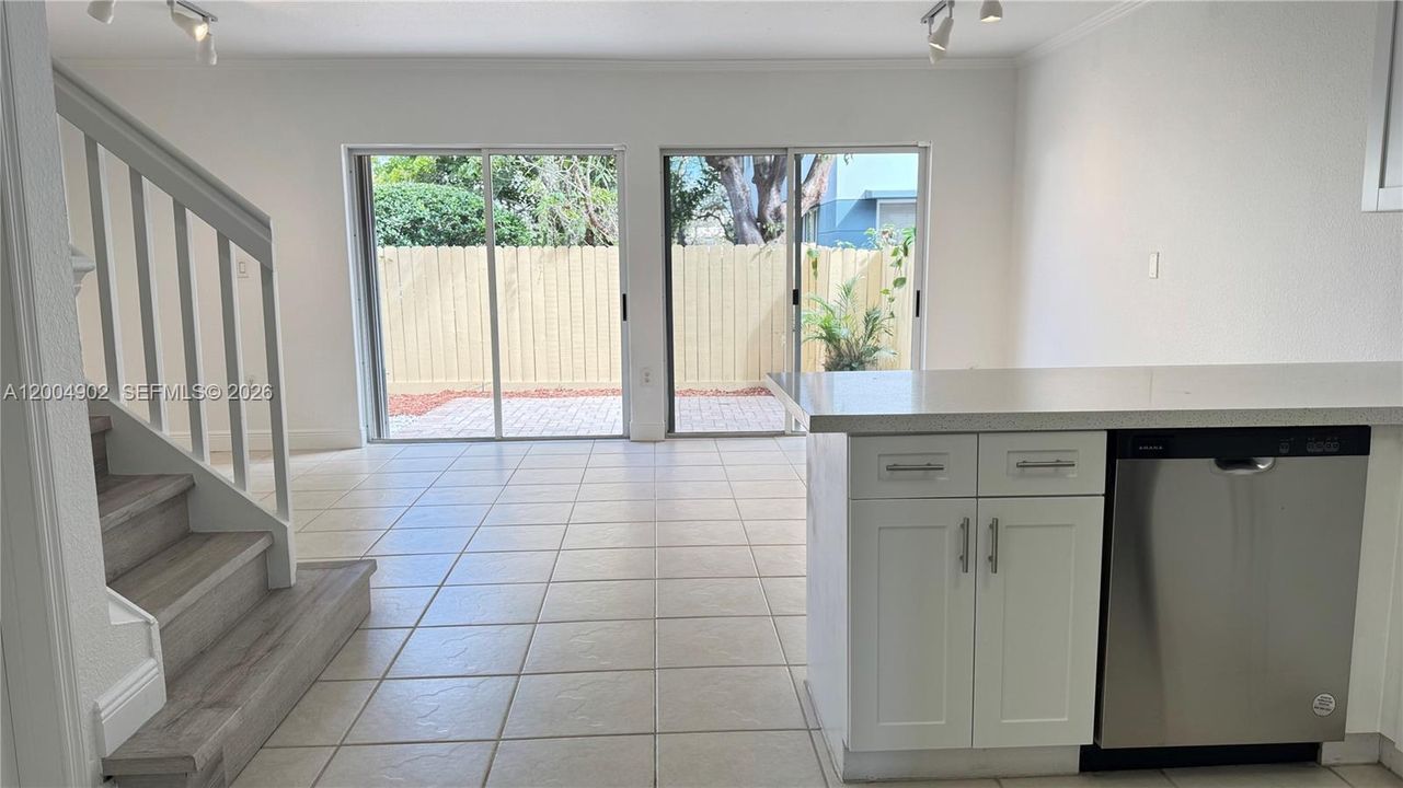 Active With Contract: $3,450 (3 beds, 3 baths, 1446 Square Feet)