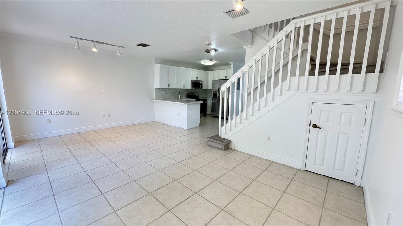 Active With Contract: $3,450 (3 beds, 3 baths, 1446 Square Feet)