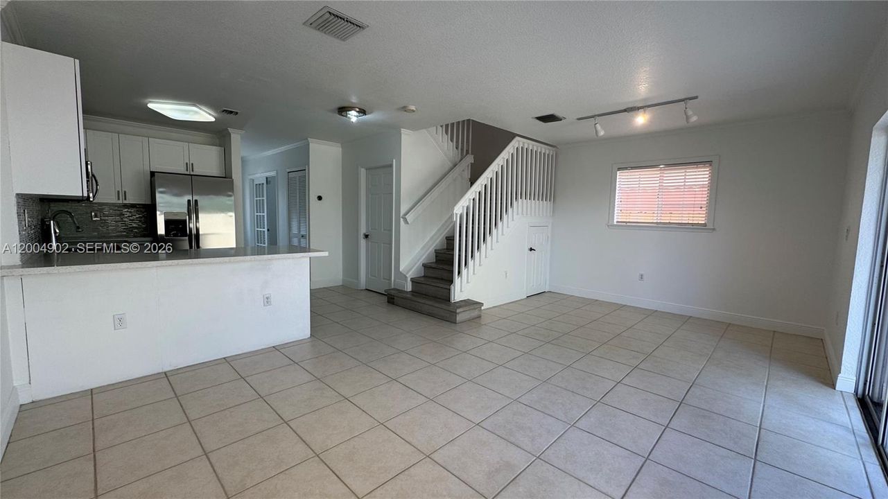 Active With Contract: $3,450 (3 beds, 3 baths, 1446 Square Feet)