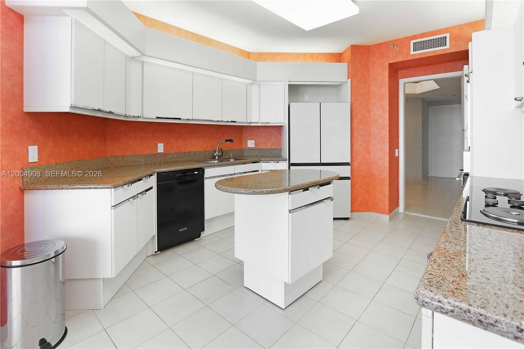 En Venta: $849,000 (2 camas, 2 baños, 2240 Pies cuadrados)