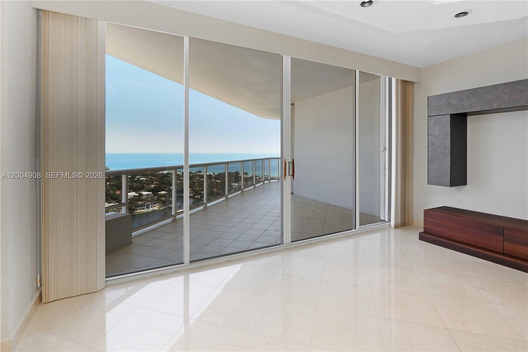 En Venta: $849,000 (2 camas, 2 baños, 2240 Pies cuadrados)