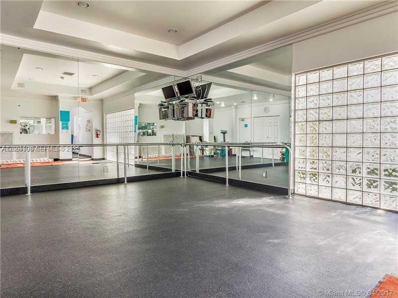 En Venta: $849,000 (2 camas, 2 baños, 2240 Pies cuadrados)