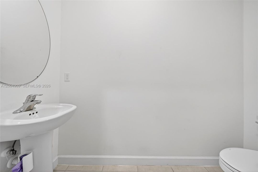 Activo con contrato: $3,500 (4 camas, 2 baños, 1712 Pies cuadrados)