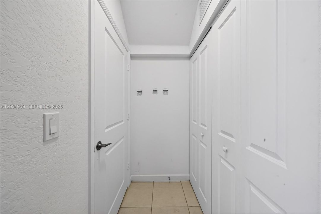 Activo con contrato: $3,500 (4 camas, 2 baños, 1712 Pies cuadrados)