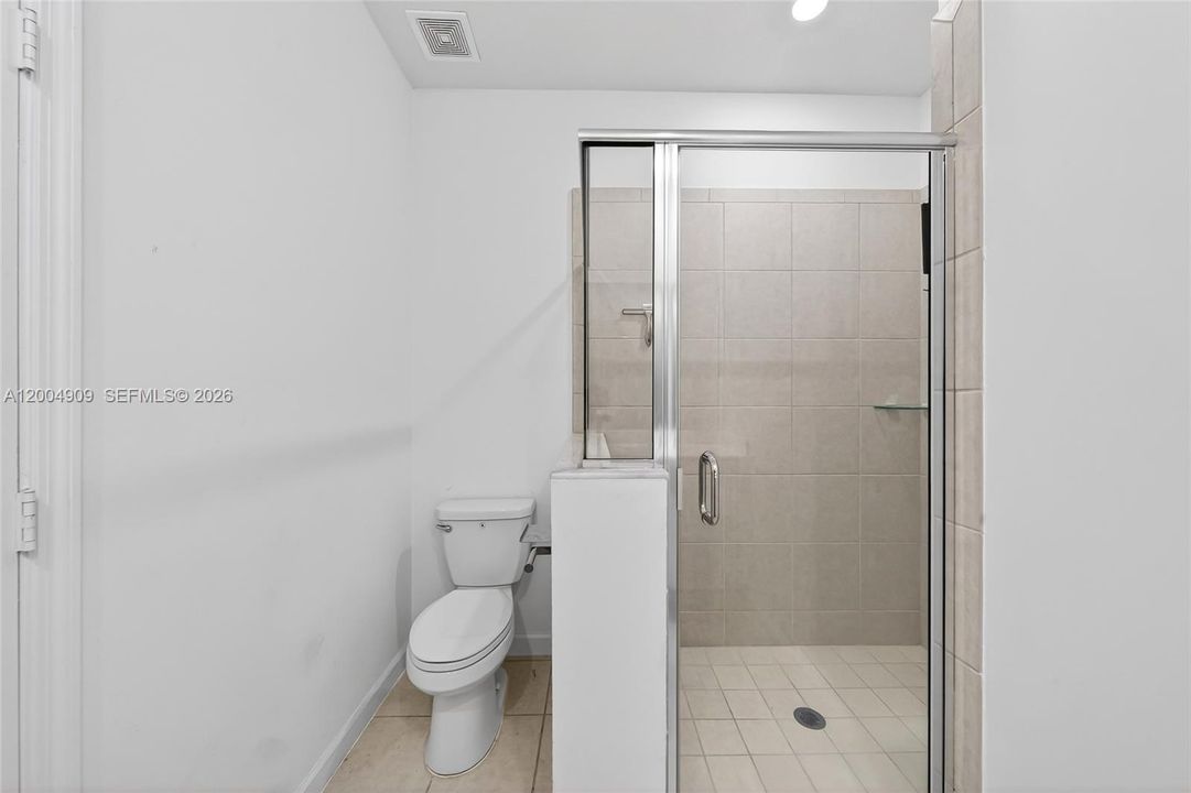 Activo con contrato: $3,500 (4 camas, 2 baños, 1712 Pies cuadrados)