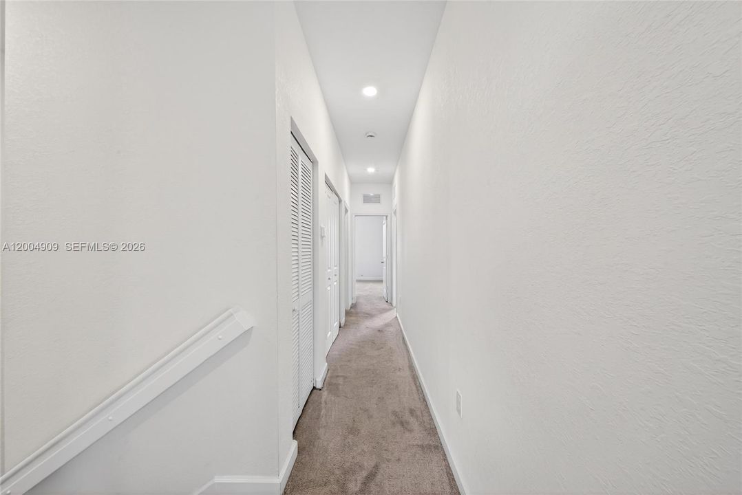 Activo con contrato: $3,500 (4 camas, 2 baños, 1712 Pies cuadrados)