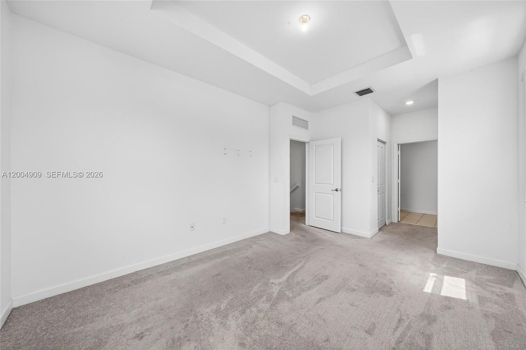 Activo con contrato: $3,500 (4 camas, 2 baños, 1712 Pies cuadrados)