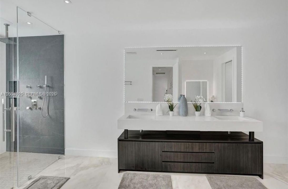 В аренду: $17,499 (9 спален, 5 ванн, 4133 Квадратных фут)