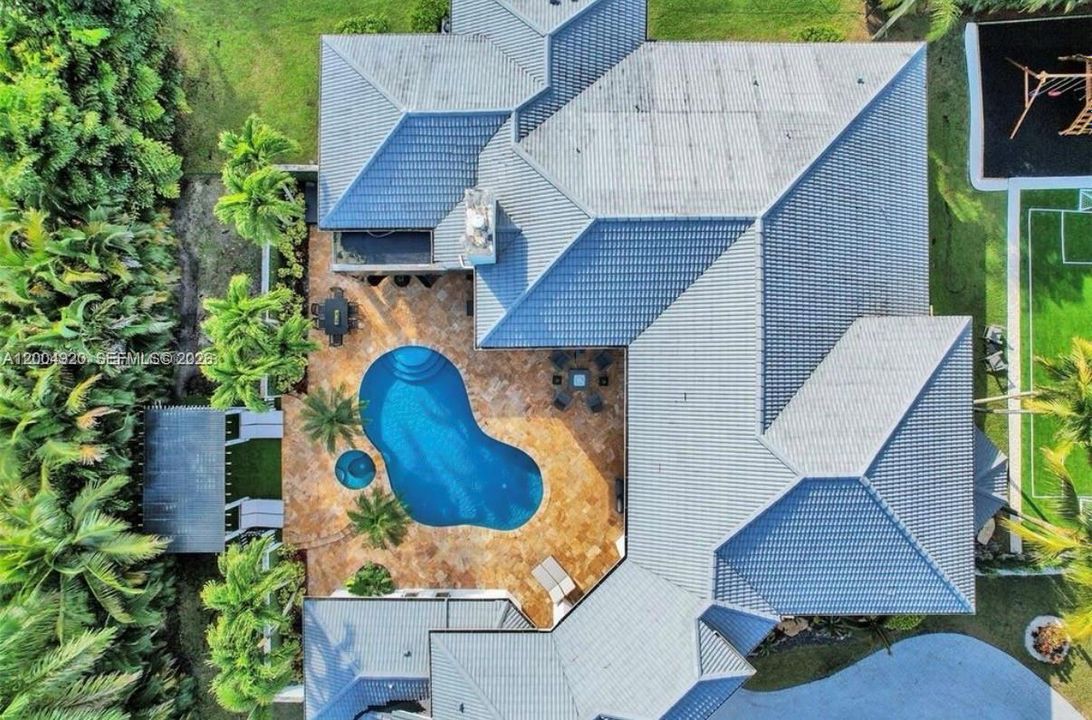 В аренду: $17,499 (9 спален, 5 ванн, 4133 Квадратных фут)