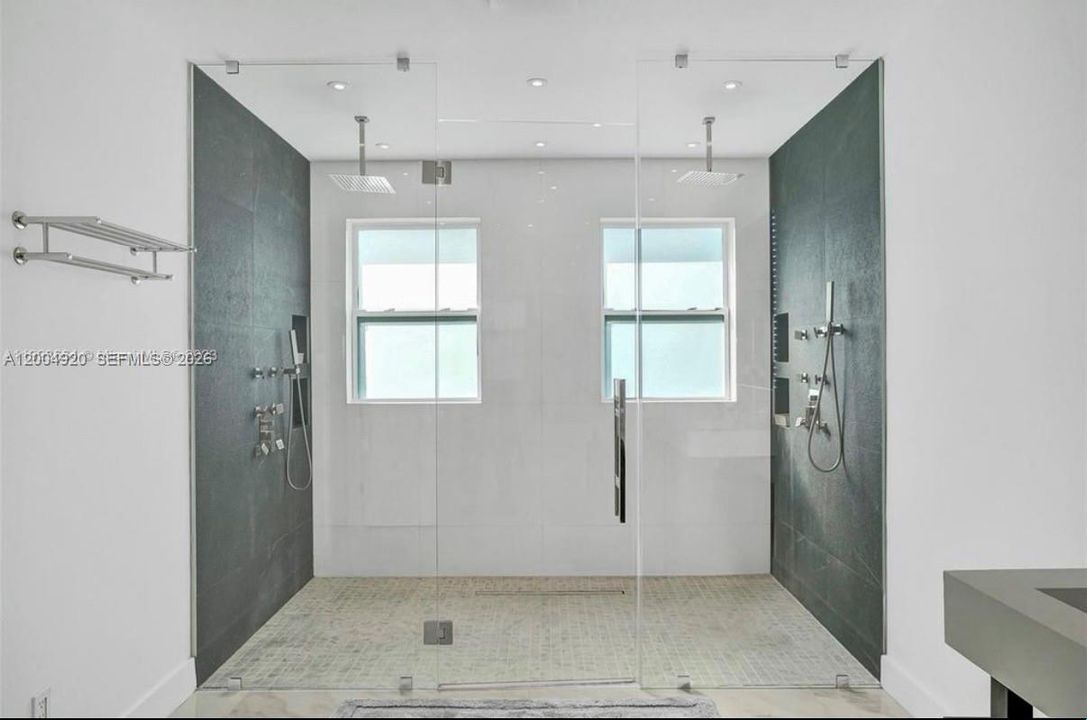 В аренду: $17,499 (9 спален, 5 ванн, 4133 Квадратных фут)