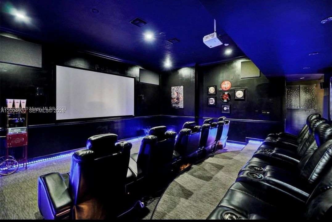 В аренду: $17,499 (9 спален, 5 ванн, 4133 Квадратных фут)