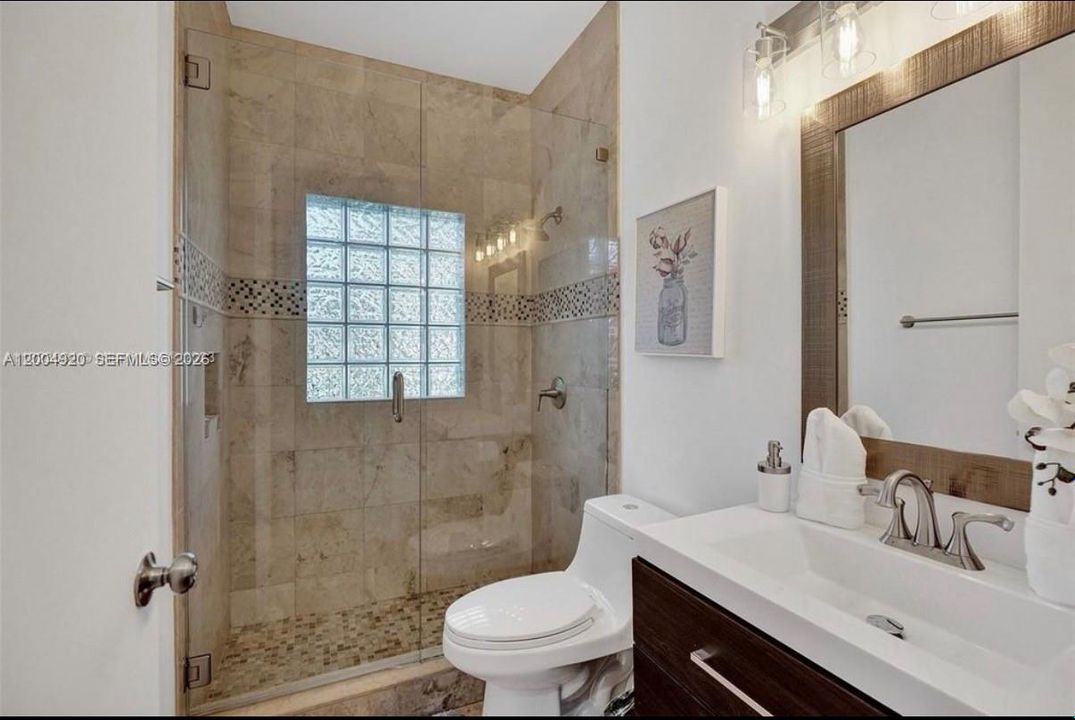 В аренду: $17,499 (9 спален, 5 ванн, 4133 Квадратных фут)
