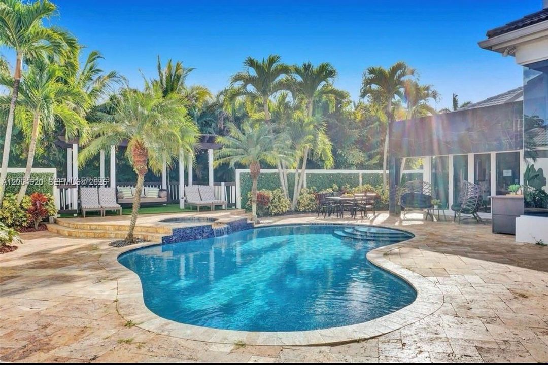 В аренду: $17,499 (9 спален, 5 ванн, 4133 Квадратных фут)