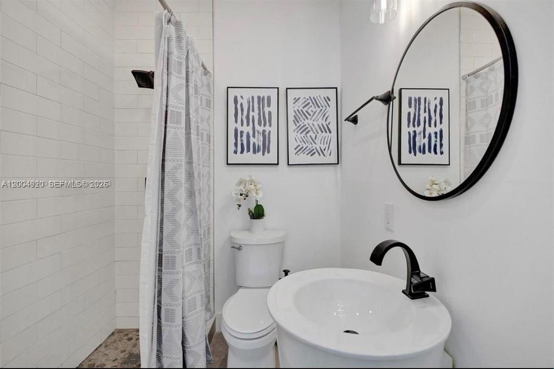 В аренду: $17,499 (9 спален, 5 ванн, 4133 Квадратных фут)
