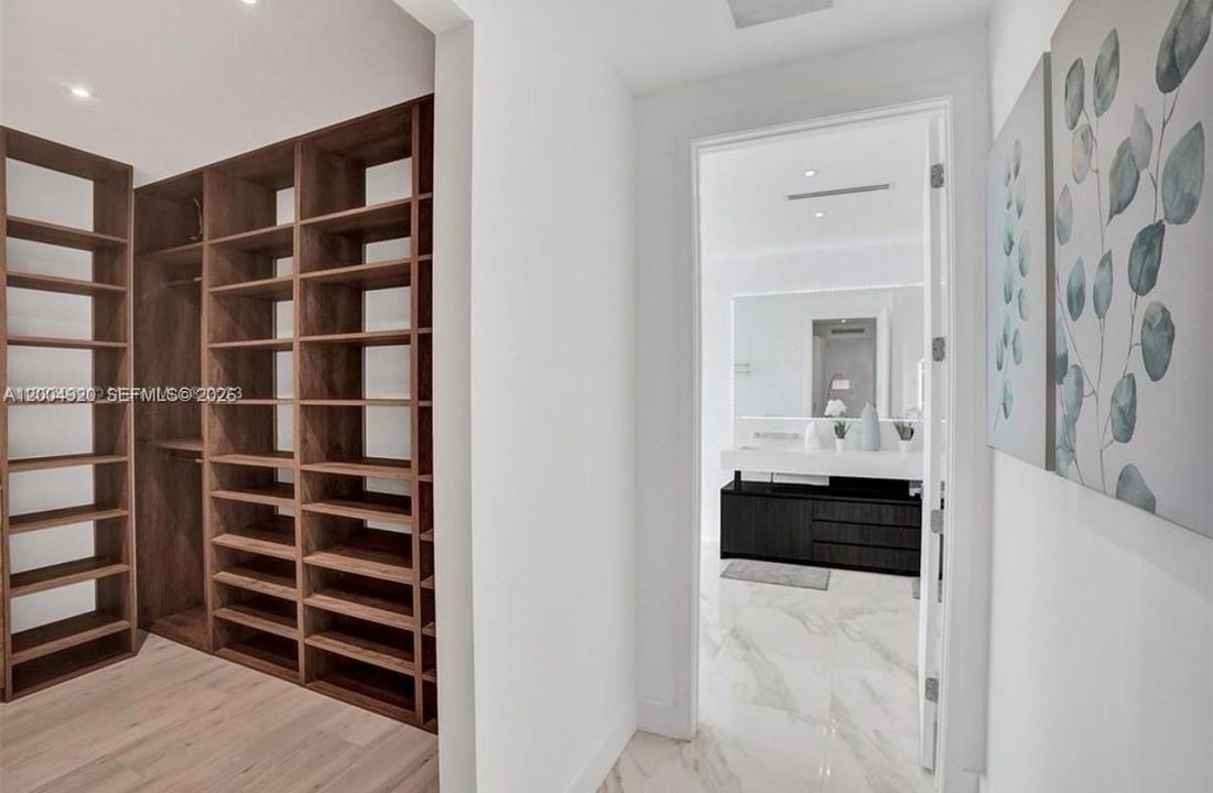 В аренду: $17,499 (9 спален, 5 ванн, 4133 Квадратных фут)