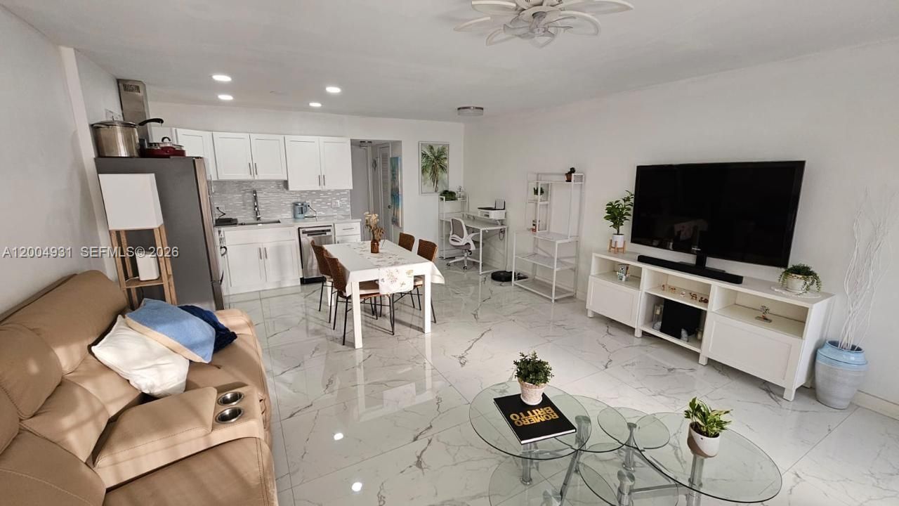 На продажу: $110,000 (1 спален, 1 ванн, 585 Квадратных фут)