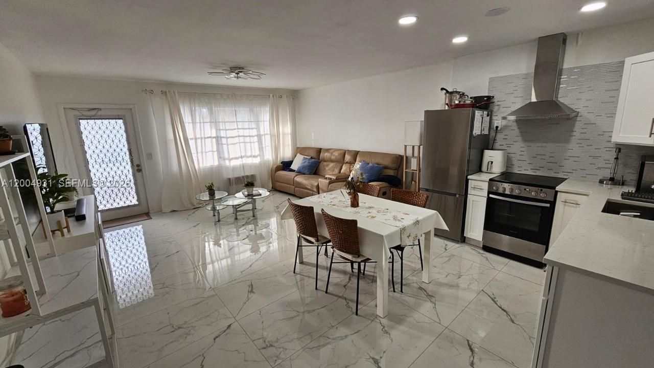 На продажу: $110,000 (1 спален, 1 ванн, 585 Квадратных фут)